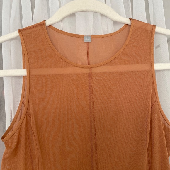 Mame Kurogouchi Uniqlo collab mesh brown sleeveless shirt - Picture 2 of 5